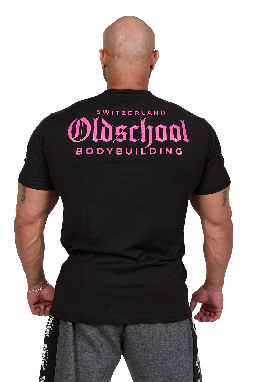 Oldschool Bodybuilding Switzerland Chinon Fitted Tee - Schwarz/Pink