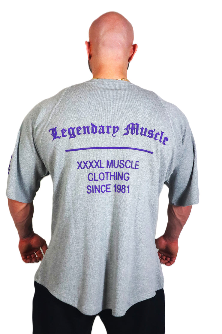 Oldschool Bodybuilding Switzerland Legendary Muscle Oversized Shirt - Grau/Lila