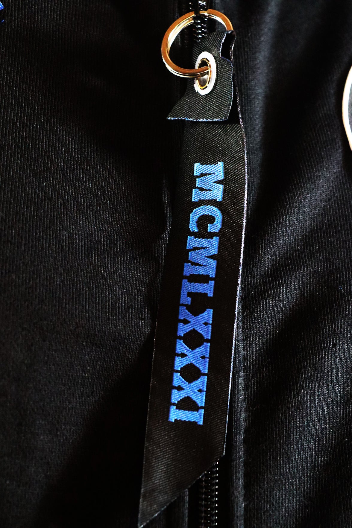 Oldschool Bodybuilding Switzerland Legacy Badges Zipped Hoodie - Schwarz/Blau