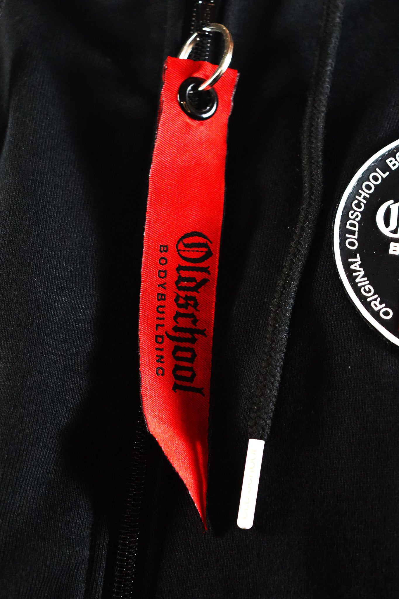 Oldschool Bodybuilding Switzerland Legacy Badges Zipped Hoodie - Schwarz/Rot