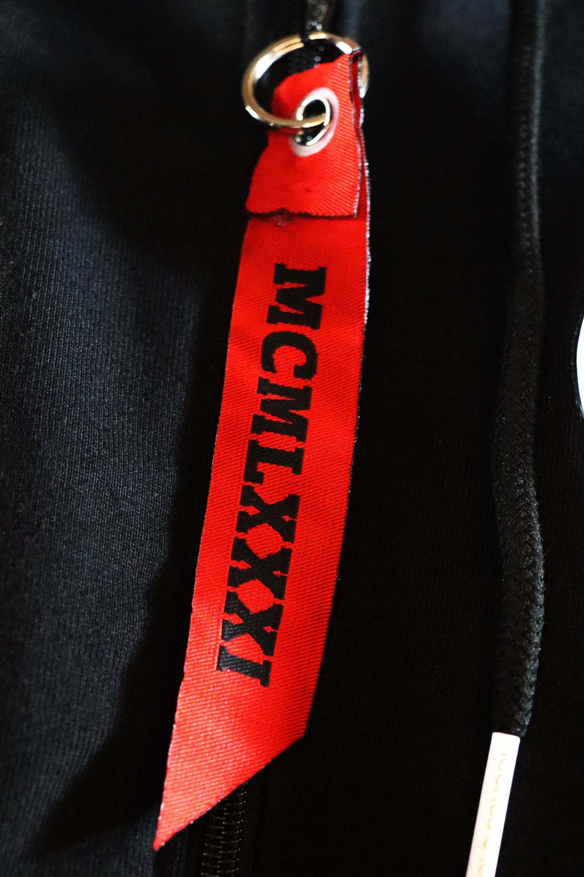 Oldschool Bodybuilding Switzerland Legacy Badges Zipped Hoodie - Schwarz/Rot