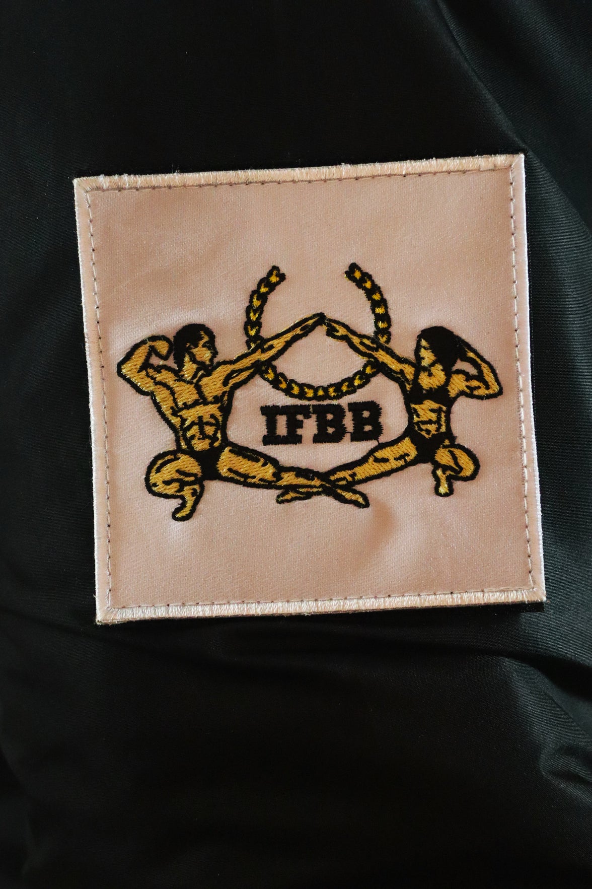 Oldschool Bodybuilding Switzerland Badges Winter Jacket - Schwarz/Orange