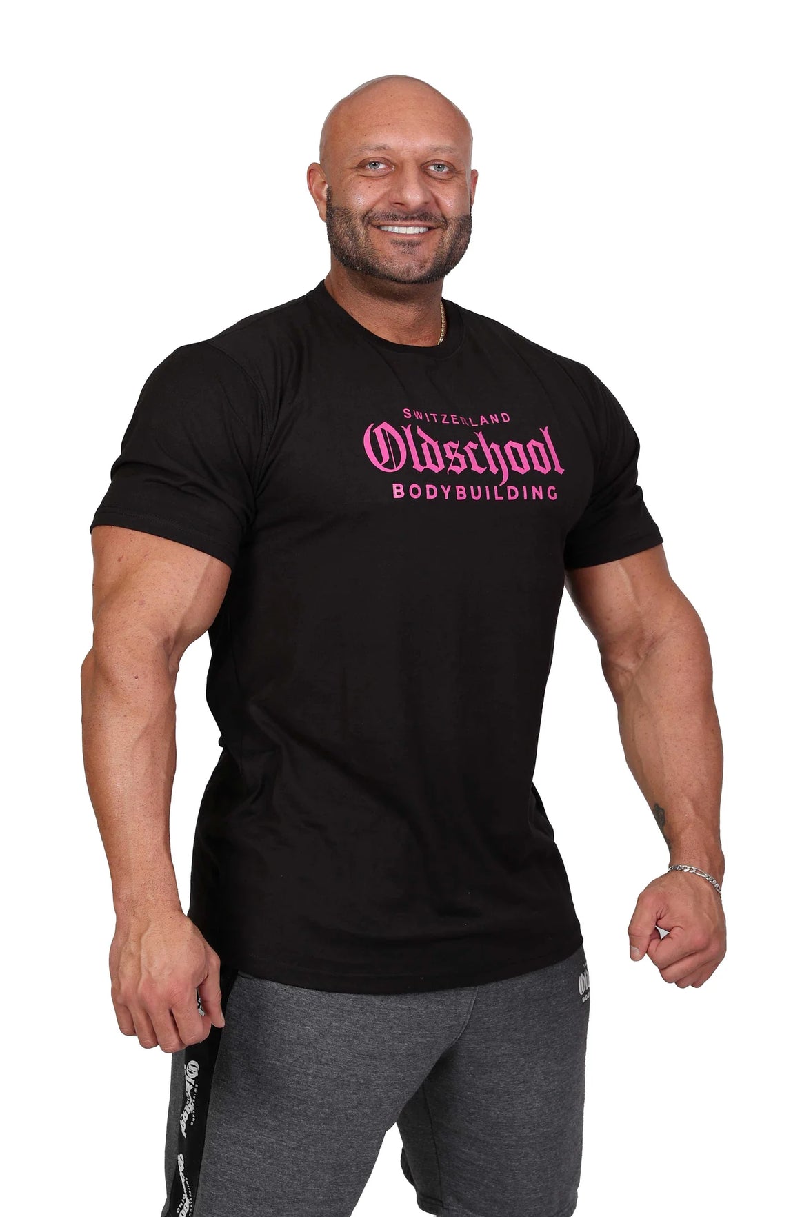 Oldschool Bodybuilding Switzerland Chinon Fitted Tee - Schwarz/Pink