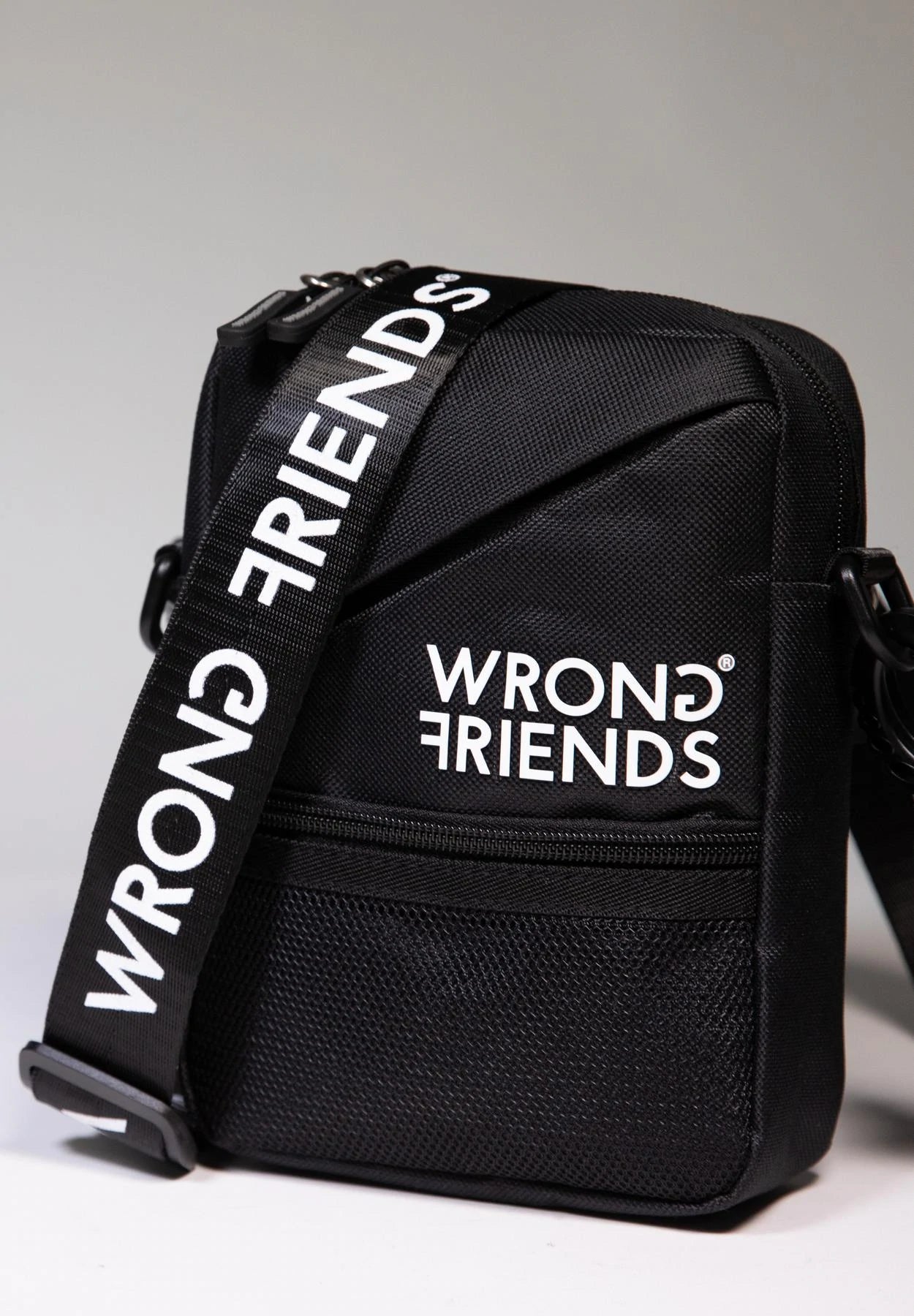 Wrong Friends Bari Crossbody Bag - Schwarz