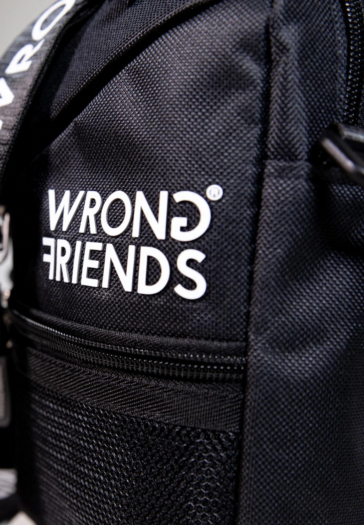 Wrong Friends Bari Crossbody Bag - Schwarz
